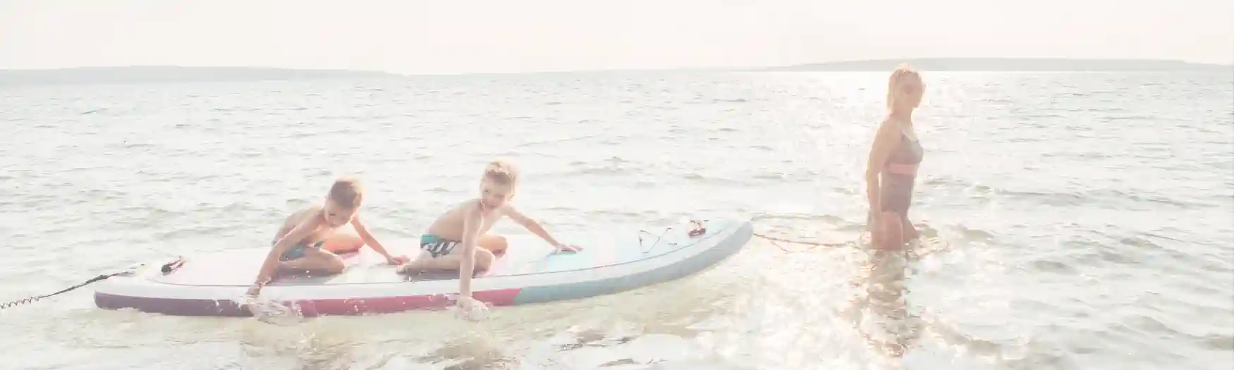 Auswandern nach Spanien mit Kindern am Strand von Barcelona