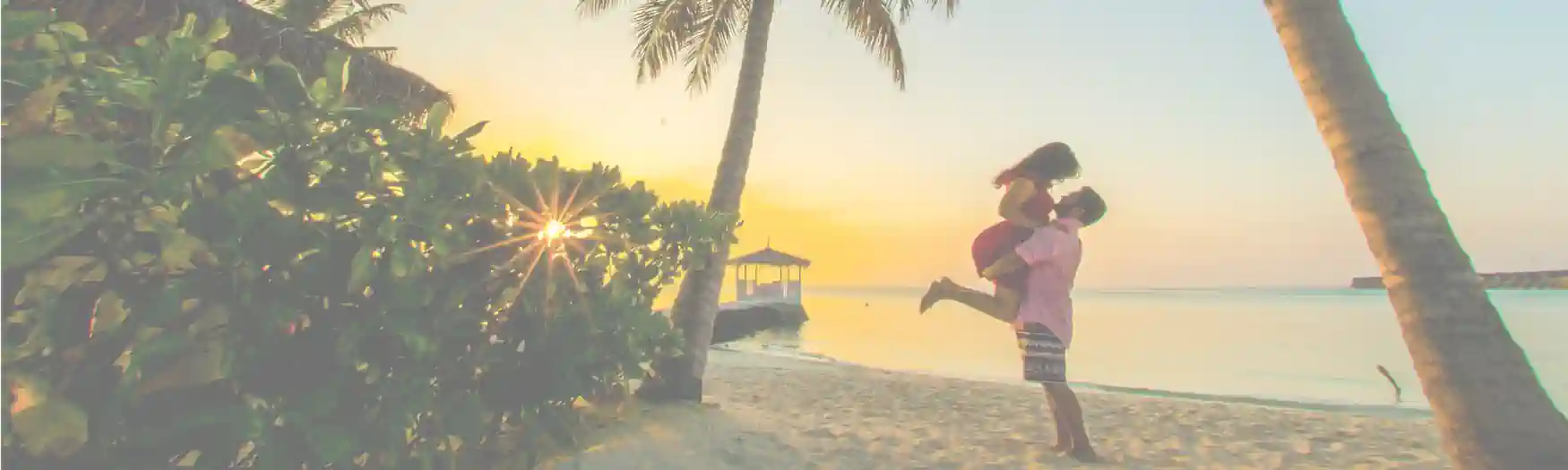 Fragen vor der Auswanderung Soziale Beziehungen Paar am Strand