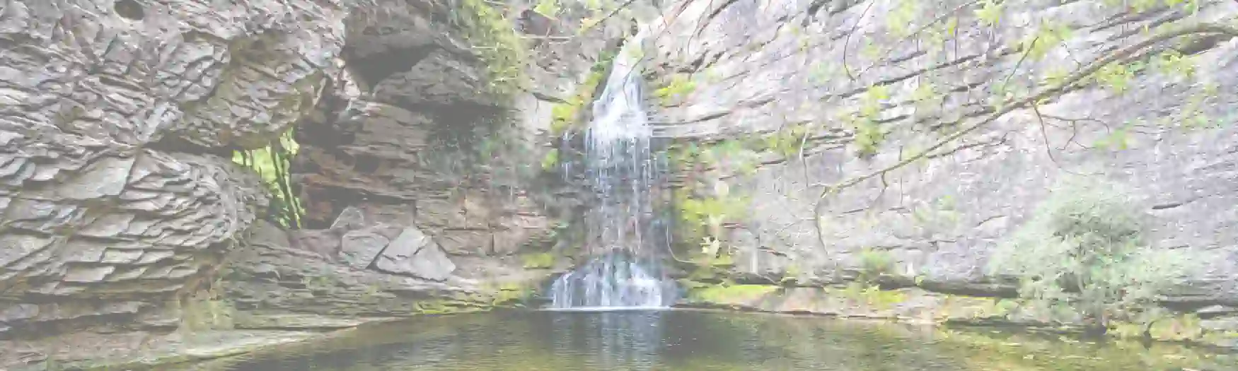 Naturpools und Wasserfälle rund um Barcelona - La Foradada de Cantonigros