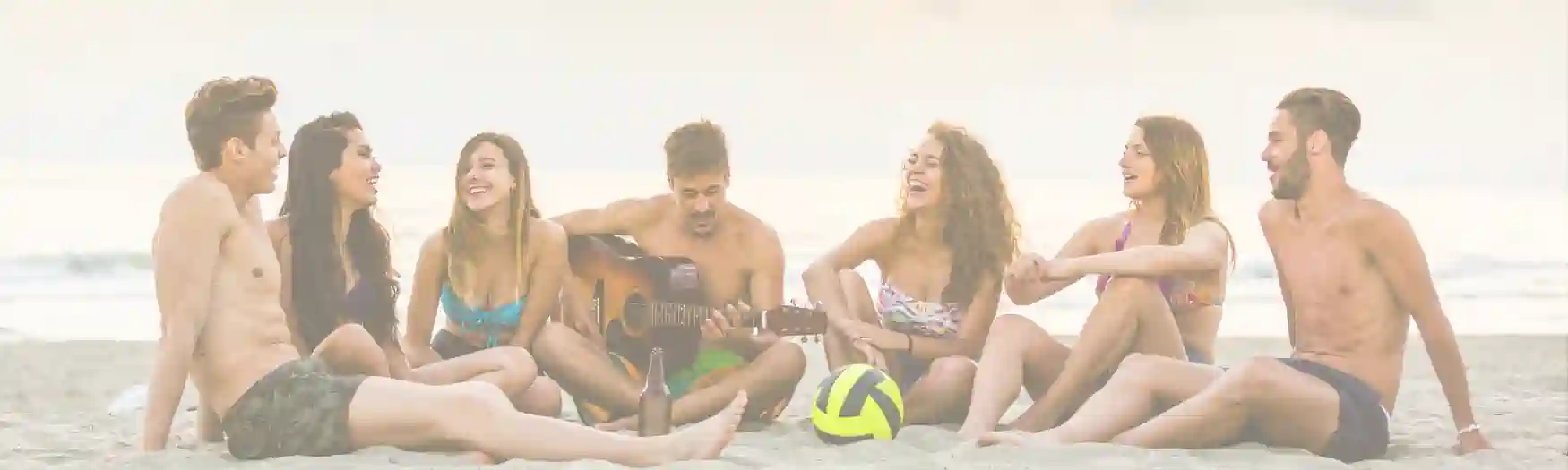 Vorteile von PLR-Produkten - Geselligkeit am Strand von Spanien
