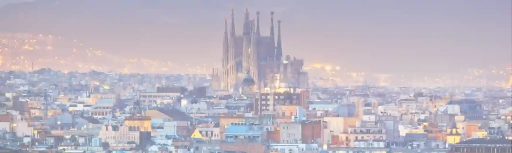 beliebtesten Wohnviertel Barcelonas - Blick auf die Sagrada Familia in Barcelona bei Nacht