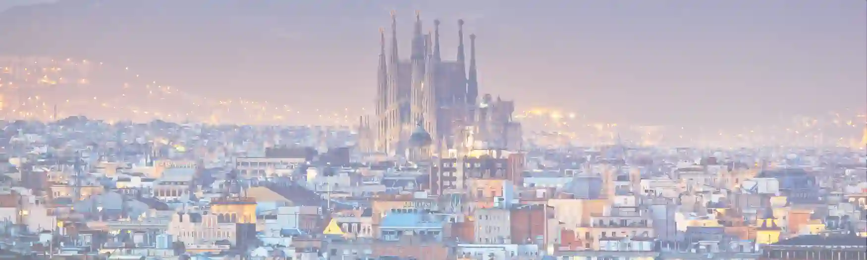beliebtesten Wohnviertel Barcelonas - Blick auf die Sagrada Familia in Barcelona bei Nacht